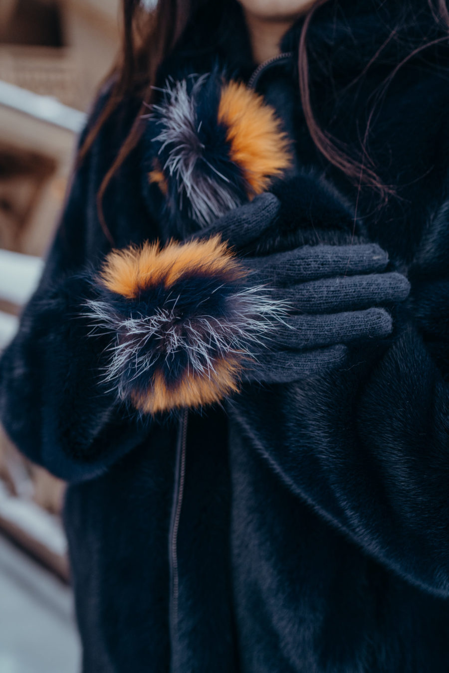Gants avec pompon en fourrure photo