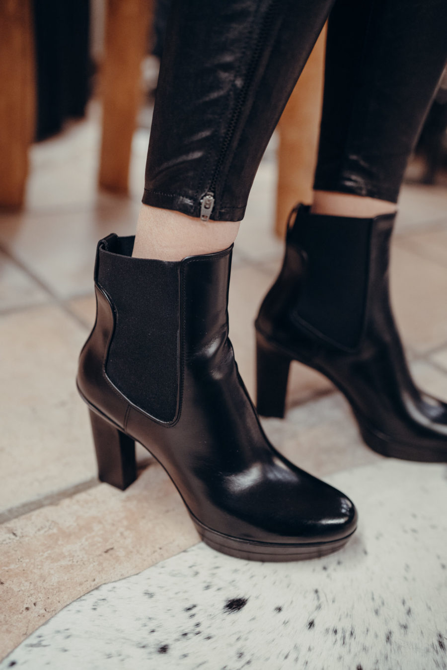 Boots en cuir à talon photo