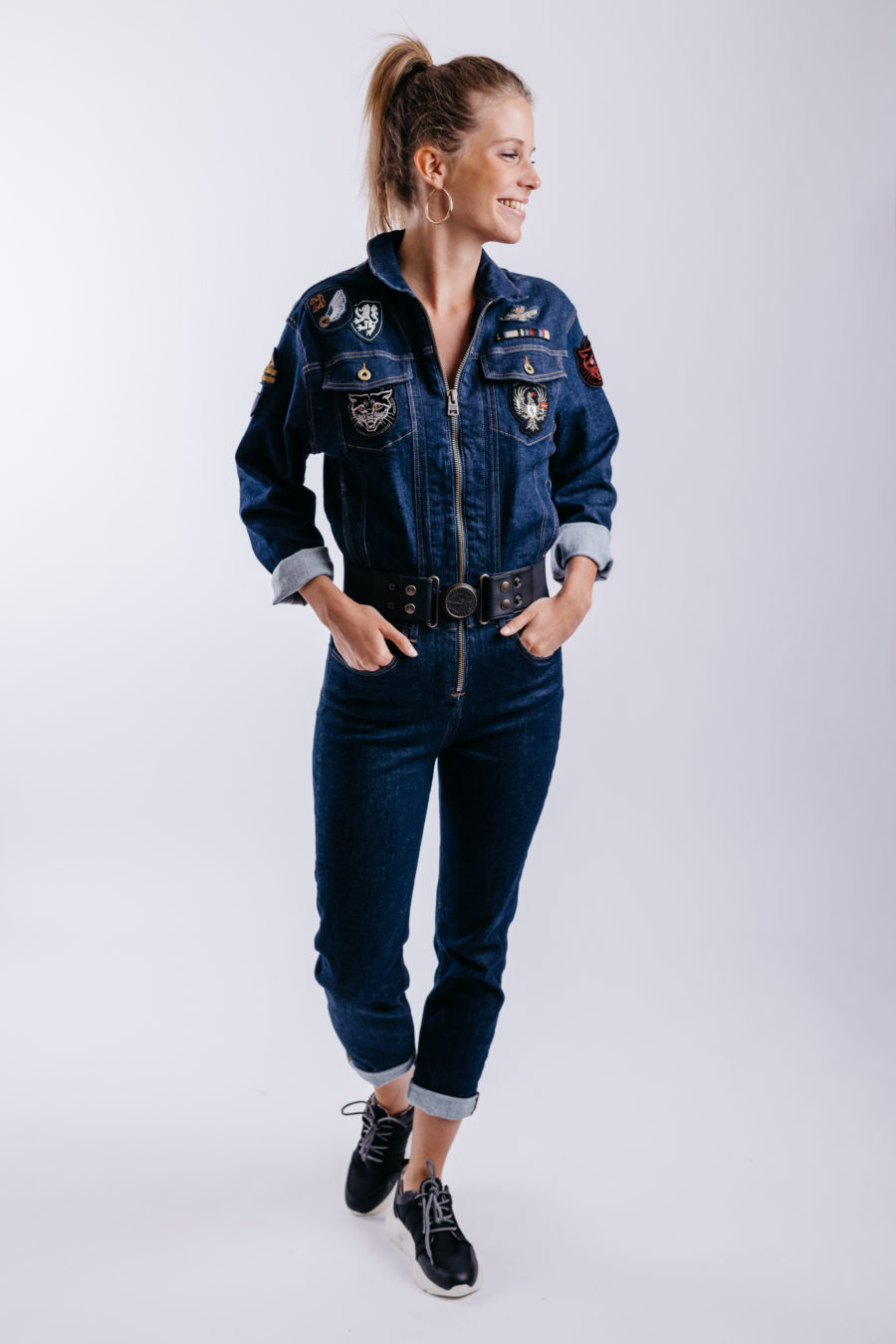 Combinaison patch en jeans photo