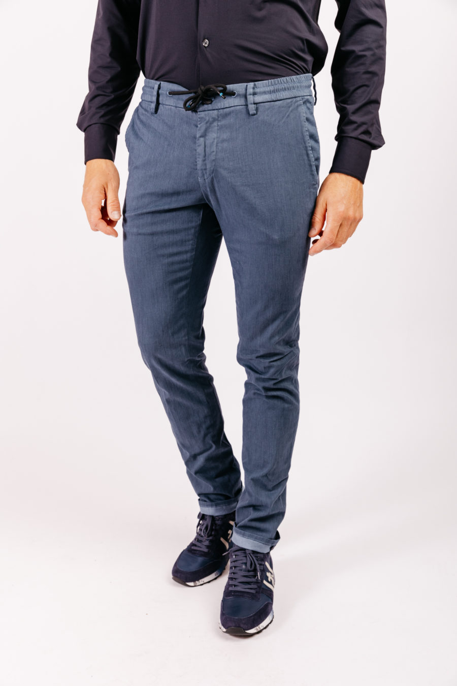 Pantalon chino jogger photo